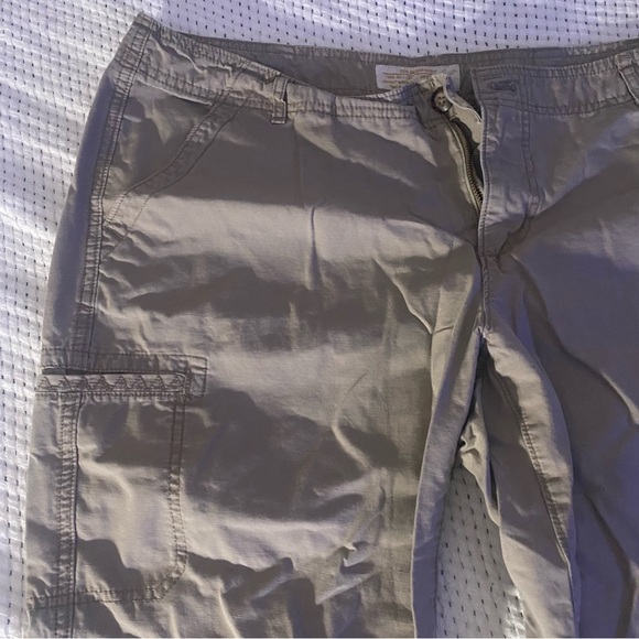 Eddie Bauer Rip Stop women’s Size 14 Large Tan Cargo Cropped Flood Hiking Pants - Picture 2 of 5